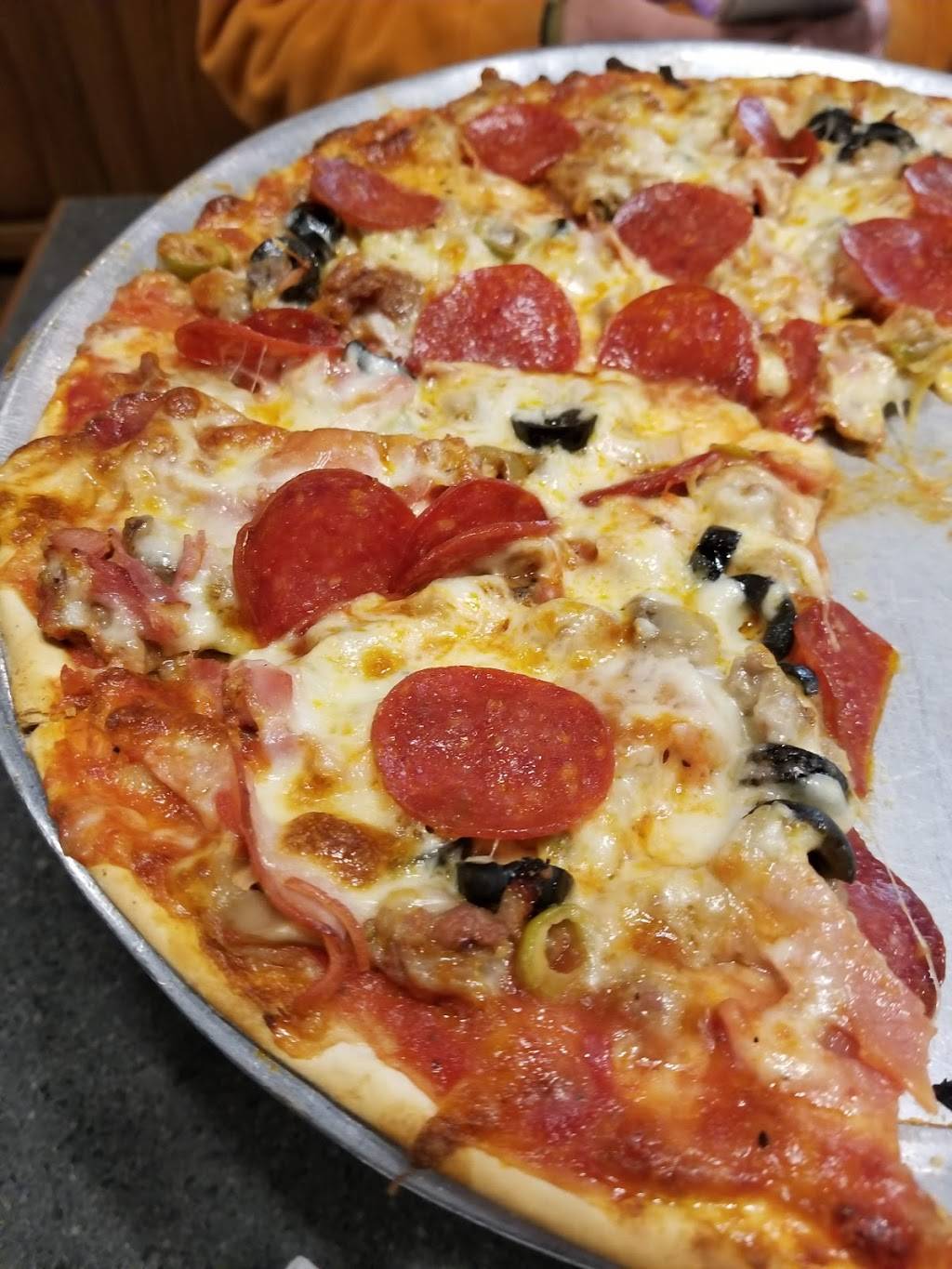 Cavataios Restaurant & Pizzeria | meal takeaway | 101 S Edwardsville St, Staunton, IL 62088, USA | 6186352030 OR +1 618-635-2030