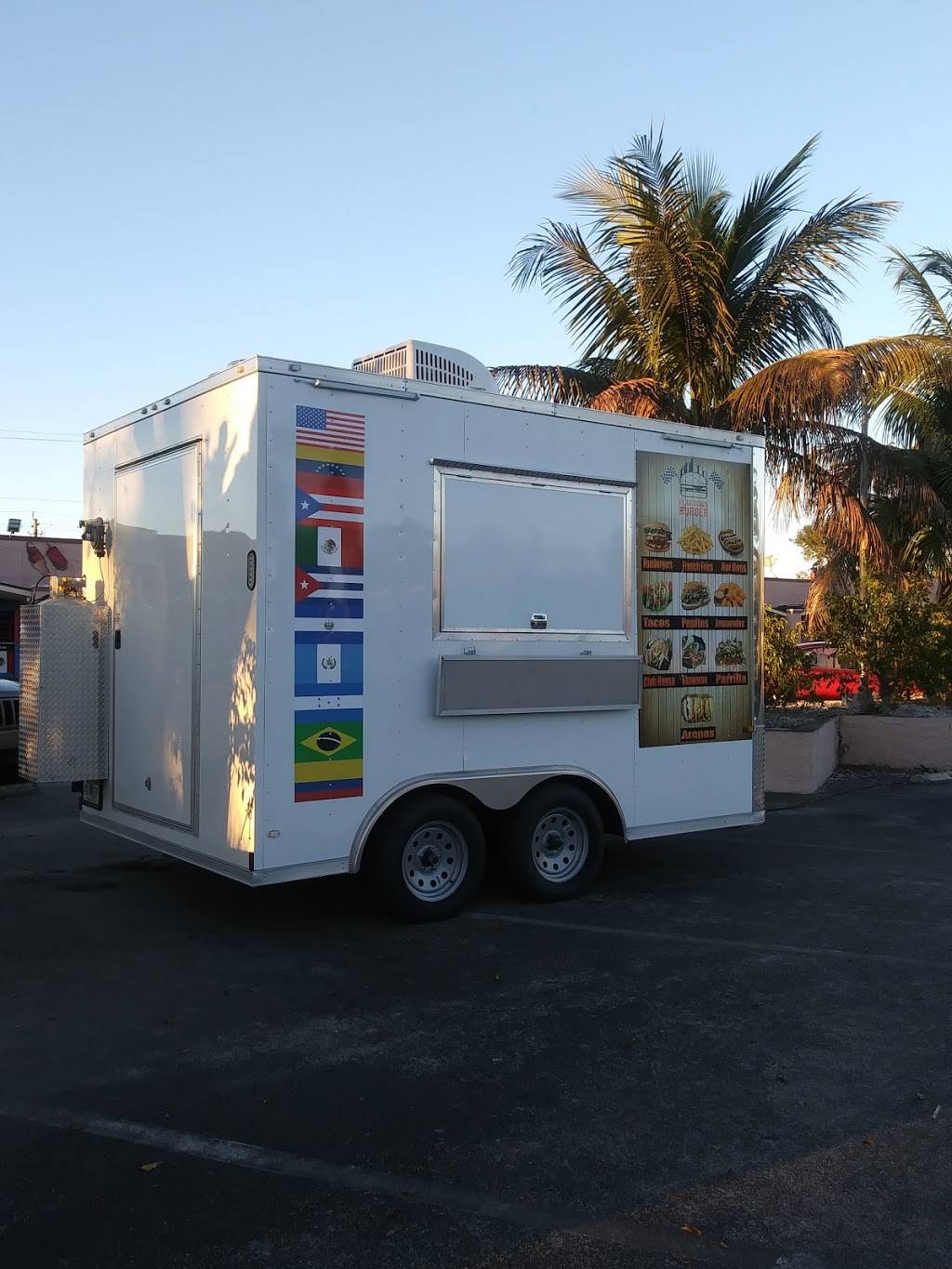 Flag Town Burguer | restaurant | 3615 Palm Beach Blvd, Fort Myers, FL 33916, USA | 2392451052 OR +1 239-245-1052