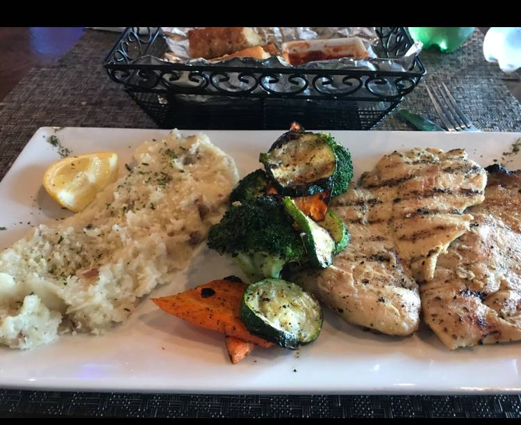 Primaveras Pizzeria & Restaurant | restaurant | 170 E Montauk Hwy, Lindenhurst, NY 11757, USA | 6319918118 OR +1 631-991-8118