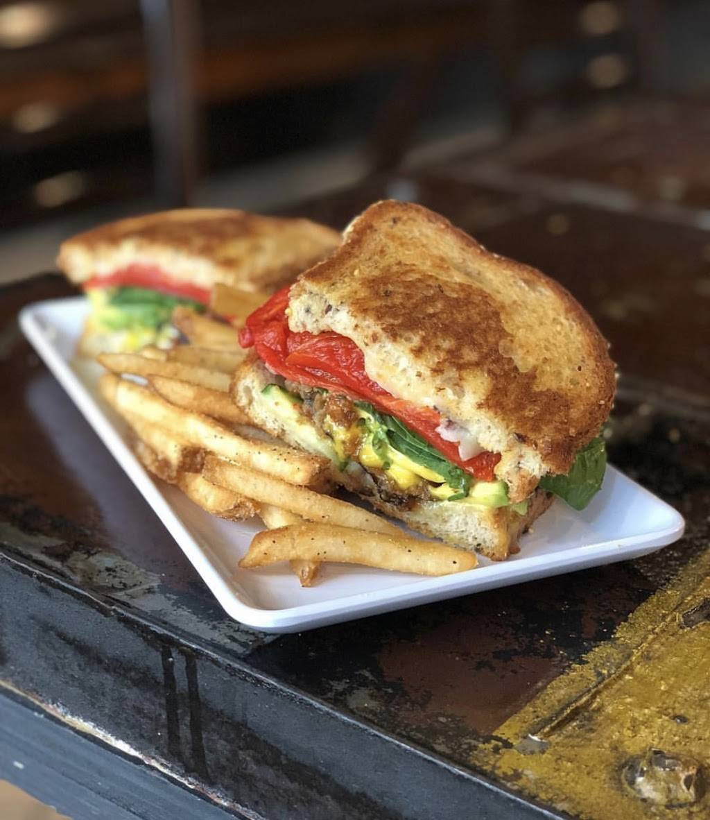 Grand Trunk Pub | restaurant | 612 Woodward Ave, Detroit, MI 48226, USA | 3139613043 OR +1 313-961-3043