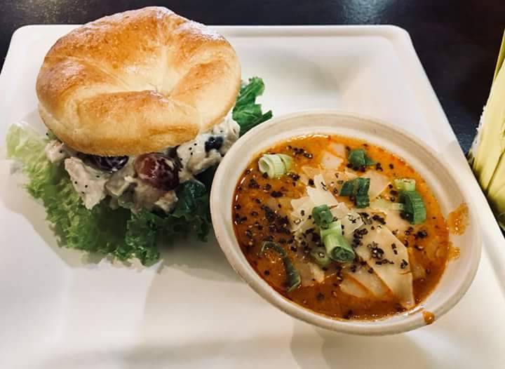 The Brown Bag Bistro | restaurant | 318 E Broadway, Alton, IL 62002, USA | 6184339933 OR +1 618-433-9933