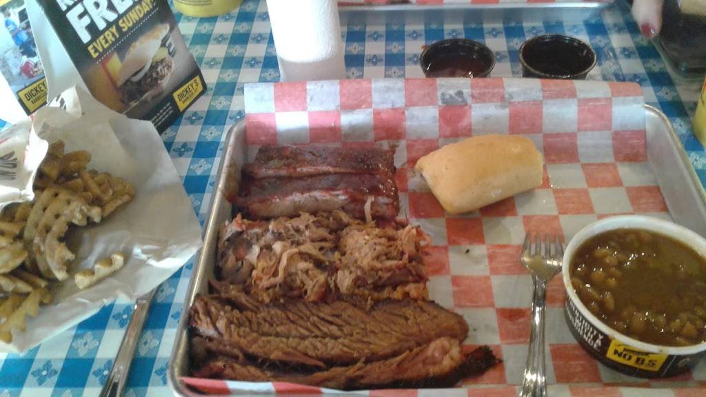 Dickeys Barbecue Pit | restaurant | 4001 Clark Rd, Sarasota, FL 34233, USA | 9419224400 OR +1 941-922-4400