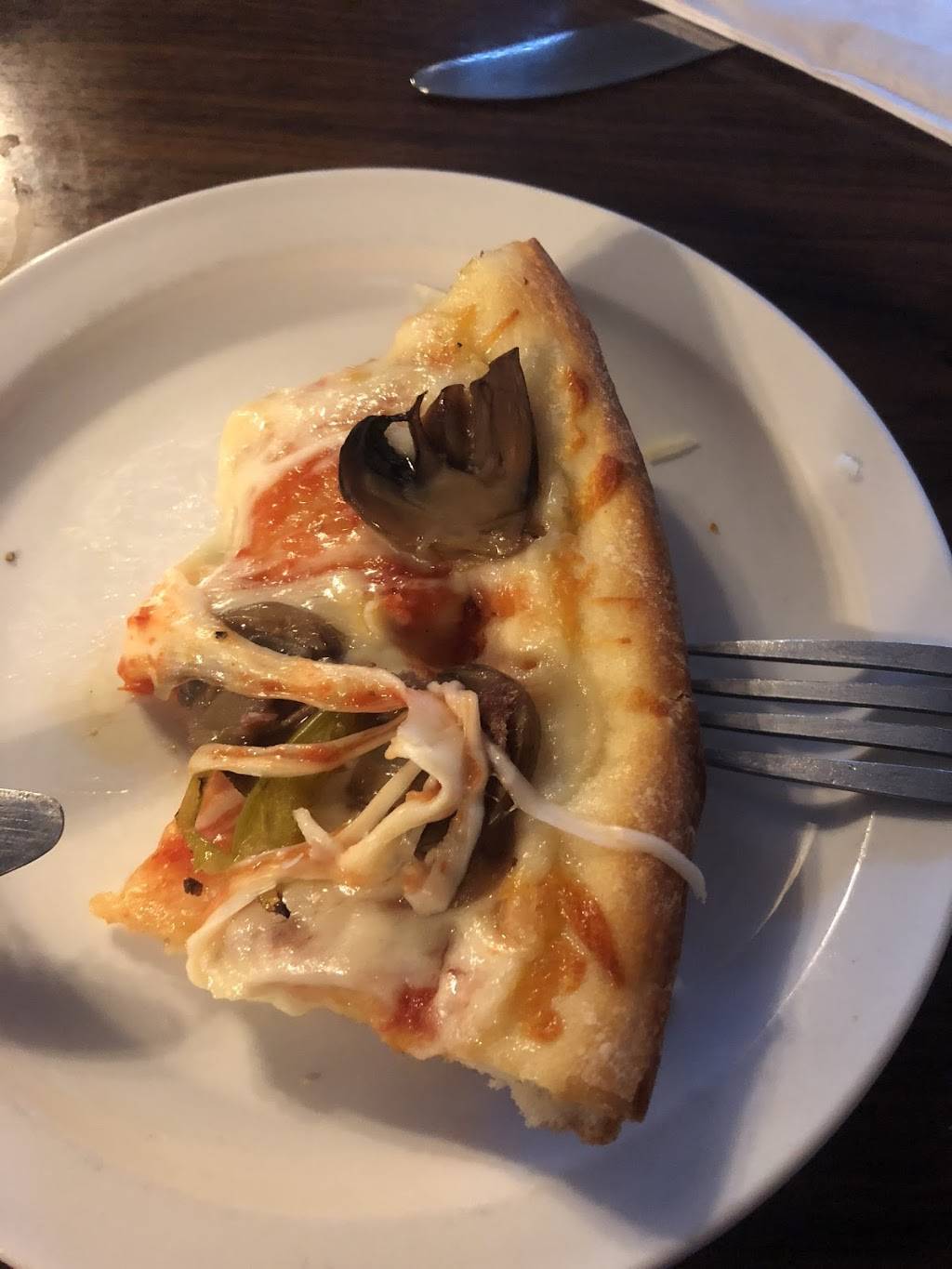 Farinacci Pizza | restaurant | 9385 Olde 8 Rd, Northfield, OH 44067, USA | 3304677919 OR +1 330-467-7919