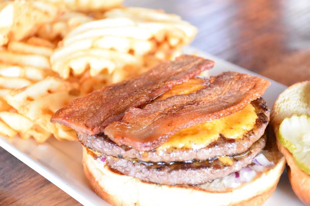 Waterfront Warehouse | restaurant | 3322 Sheridan Rd, Kenosha, WI 53140, USA | 2627644970 OR +1 262-764-4970