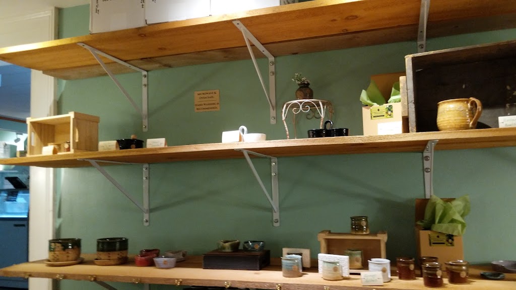 Colonial Pottery & Creamery | meal takeaway | 701 N Franklin St #1303, Watkins Glen, NY 14891, USA | 6075357545 OR +1 607-535-7545