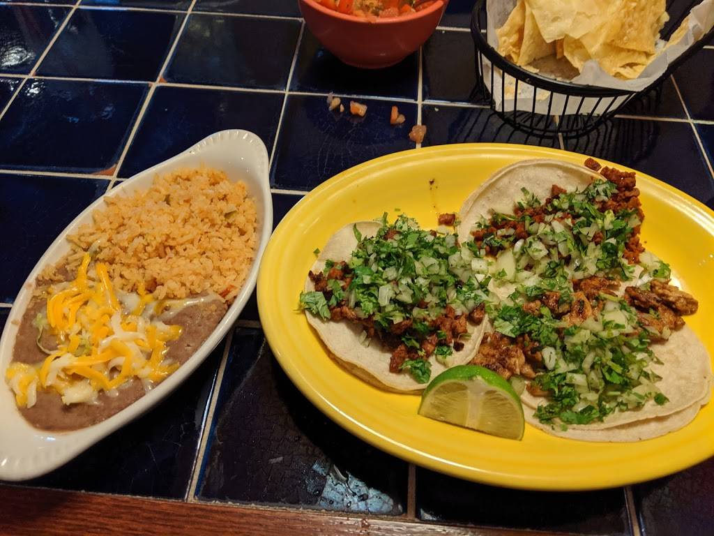 Fernandos On Pacific | restaurant | 7555 Pacific St, Omaha, NE 68114, USA | 4023998006 OR +1 402-399-8006