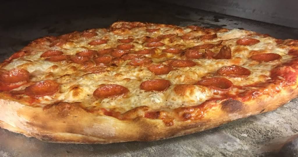 Clubhouse Pizzeria | restaurant | 141 W South St, Connellsville, PA 15425, USA | 7246032637 OR +1 724-603-2637