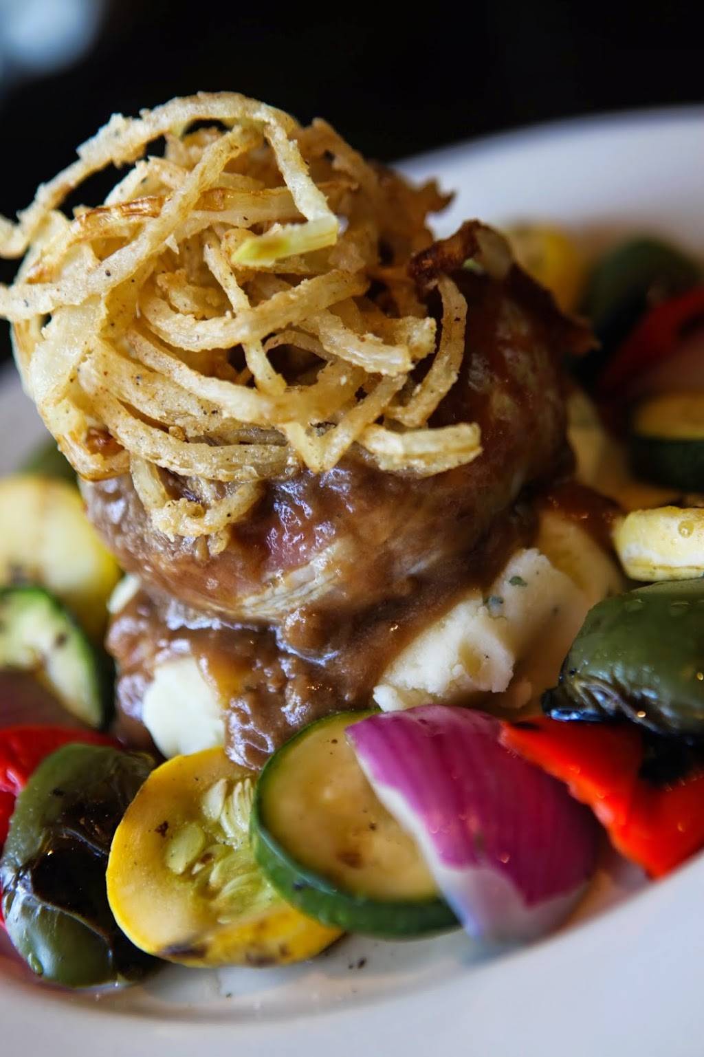 Gecko’s Grill & Pub | meal takeaway | 5585 Palmer Crossing Cir, Sarasota, FL 34233, USA | 9419236061 OR +1 941-923-6061