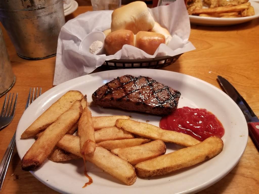 Texas Roadhouse | restaurant | 845 Wacker Dr, Dubuque, IA 52002, USA | 5635820760 OR +1 563-582-0760