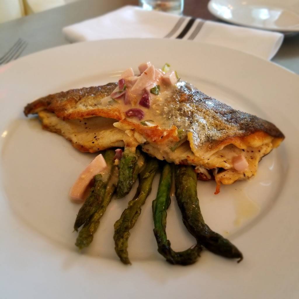 Public House Restaurant | restaurant | 1110 Market St, Chattanooga, TN 37402, USA | 4232663366 OR +1 423-266-3366