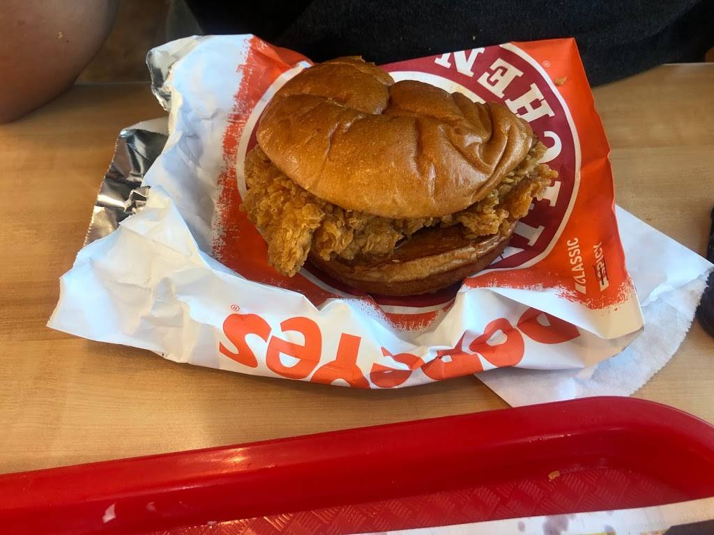 Popeyes Louisiana Kitchen | restaurant | 2613 Almeda Genoa Rd, Houston, TX 77047, USA | 7134348686 OR +1 713-434-8686