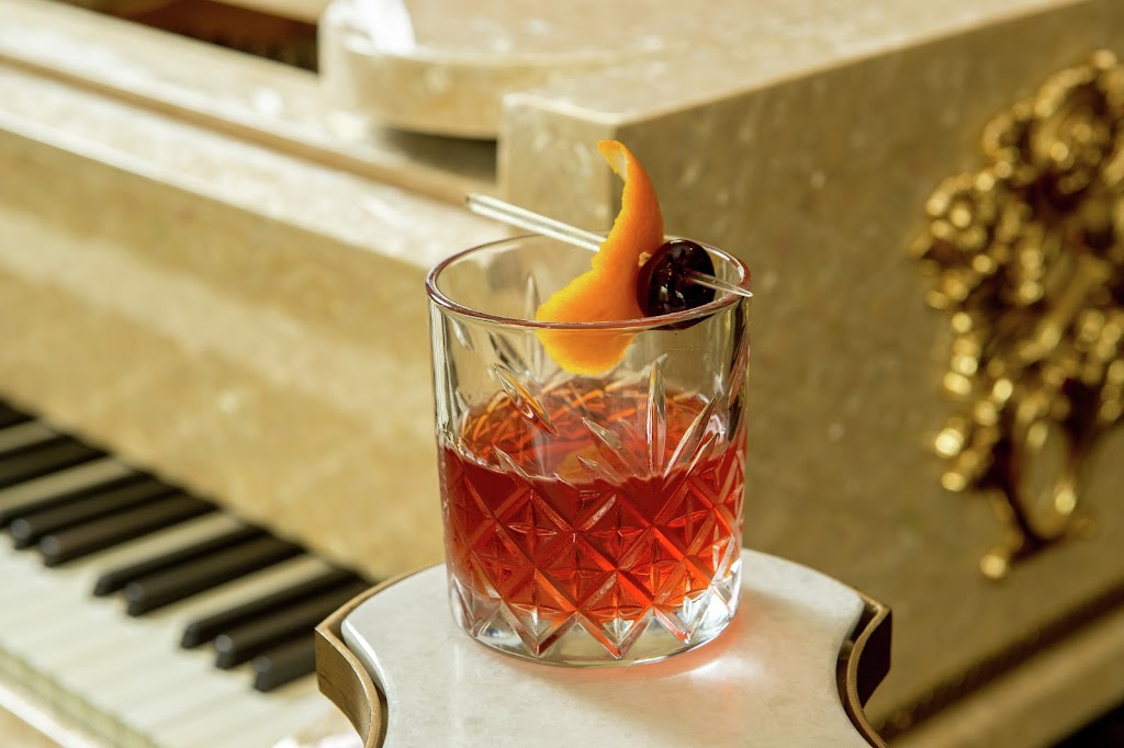 Pineapple Bistro & Bar | restaurant | 300 Roy St, Seattle, WA 98109, USA | 2062844955 OR +1 206-284-4955