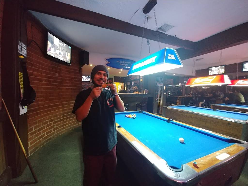 The Crest Sports Bar & Grill | restaurant | 1625 Cabrillo Ave, Torrance, CA 90501, USA | 3103209347 OR +1 310-320-9347