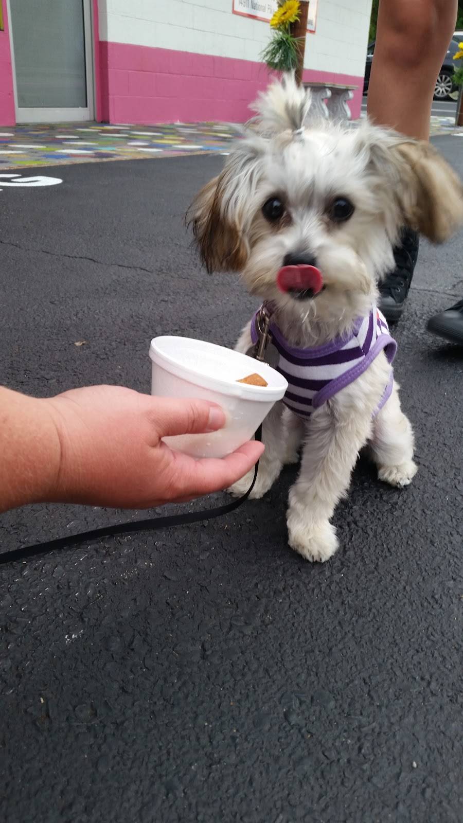 Sweetsies Eats & Treats | restaurant | 14911 National Pike, Clear Spring, MD 21722, USA | 3015821166 OR +1 301-582-1166