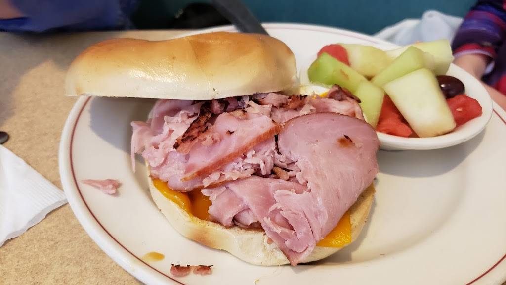 de Grand Family Restaurant | restaurant | 623 Depere Rd, Denmark, WI 54208, USA | 9208638148 OR +1 920-863-8148