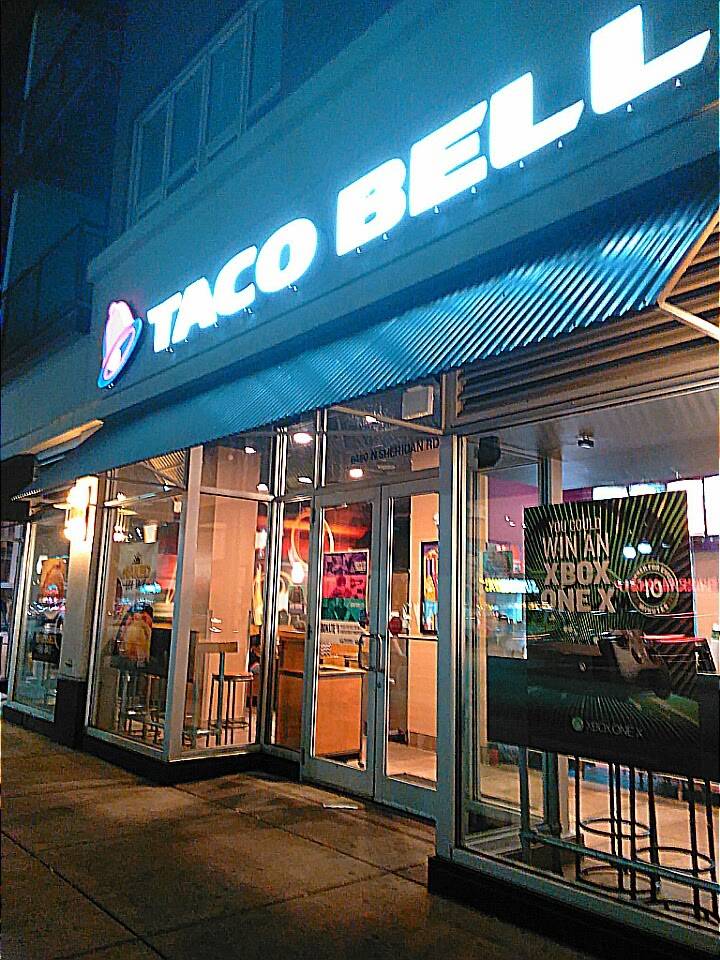 Taco Bell | meal takeaway | 6460 N Sheridan Rd, Chicago, IL 60626, USA | 7738922032 OR +1 773-892-2032