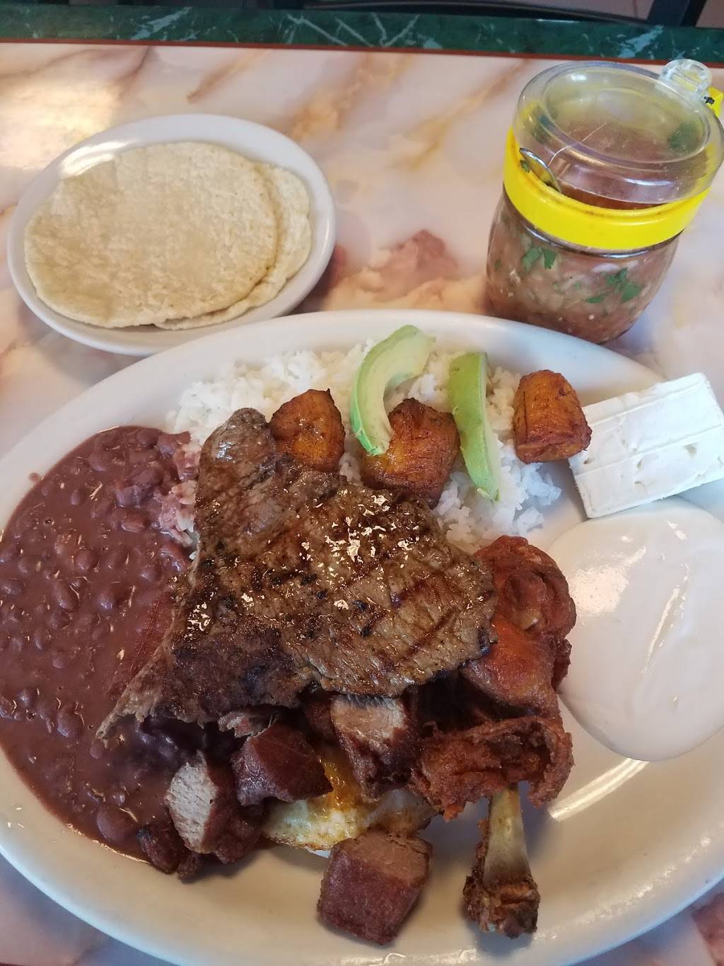 Galapagos Restaurant | restaurant | 98 Speedwell Ave, Morristown, NJ 07960, USA | 9732851224 OR +1 973-285-1224