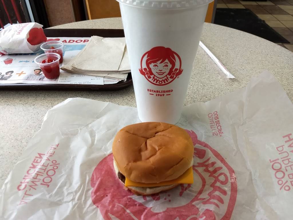 Wendys | restaurant | 2640 Center Ave, Essexville, MI 48732, USA | 9898932228 OR +1 989-893-2228