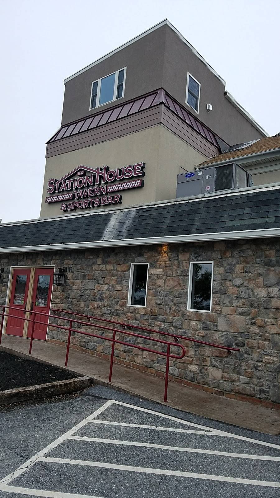 Station House Tavern & Sports Bar | restaurant | 1335 Fruitville Pike, Lancaster, PA 17601, USA | 7174906676 OR +1 717-490-6676