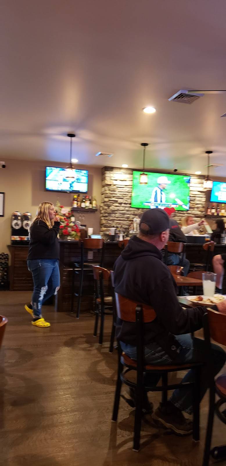 Rakes Place | restaurant | 2207 Linden Ave, Zanesville, OH 43701, USA | 7408688314 OR +1 740-868-8314