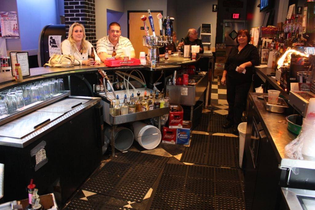 Pit Stop Cafe | restaurant | 338 Bridgeport Ave, Milford, CT 06460, USA | 2038747867 OR +1 203-874-7867