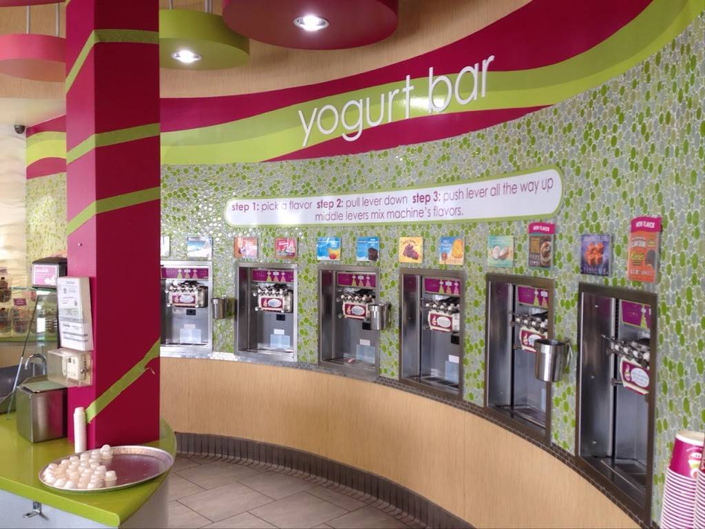 Menchies Frozen Yogurt | bakery | 1201 Truman St Ste F, San Fernando, CA 91340, USA | 8183656599 OR +1 818-365-6599