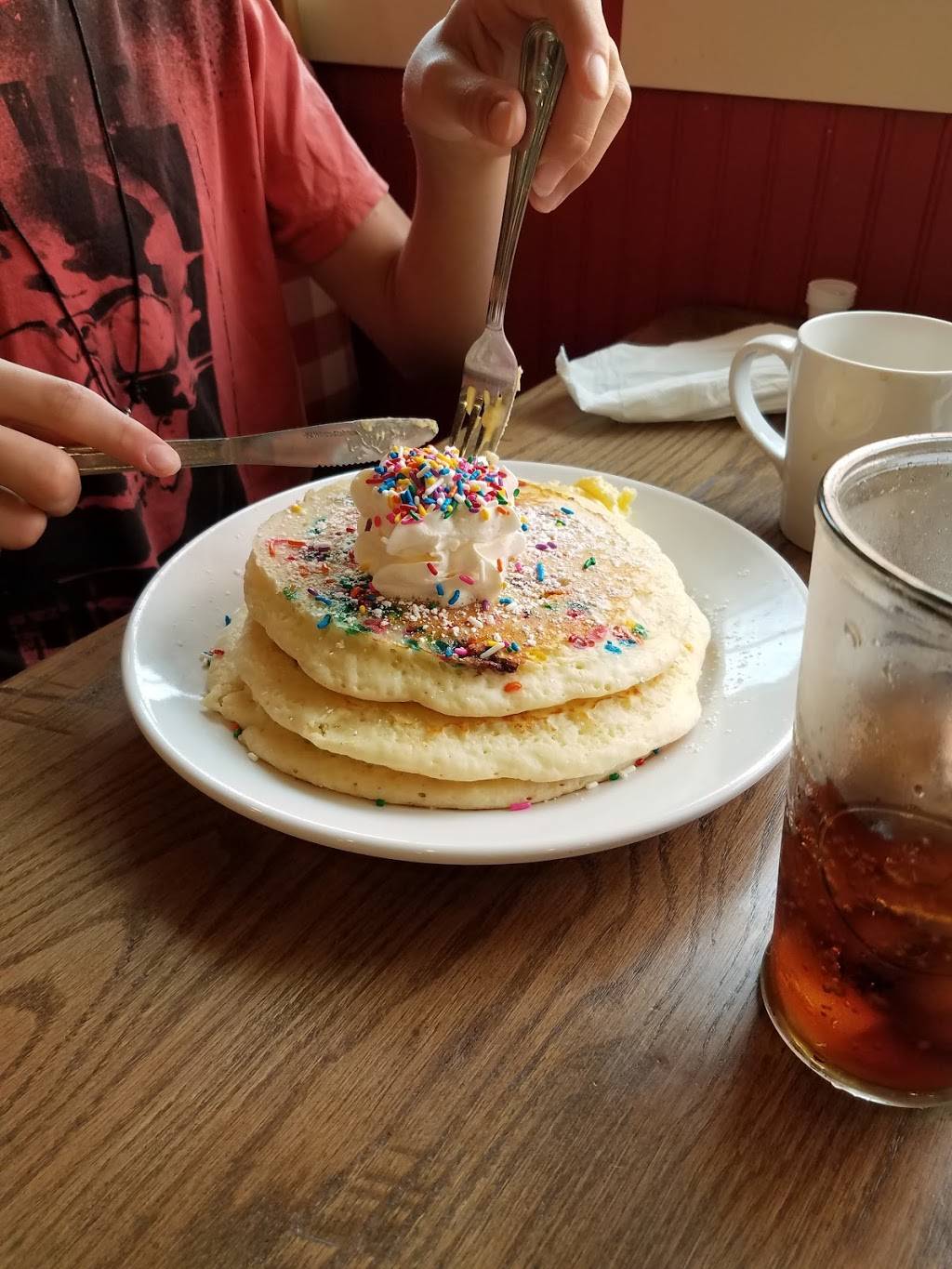 Frizzle Chicken Farmhouse Cafe | restaurant | 2785 Parkway, Pigeon Forge, TN 37863, USA | 8657747707 OR +1 865-774-7707