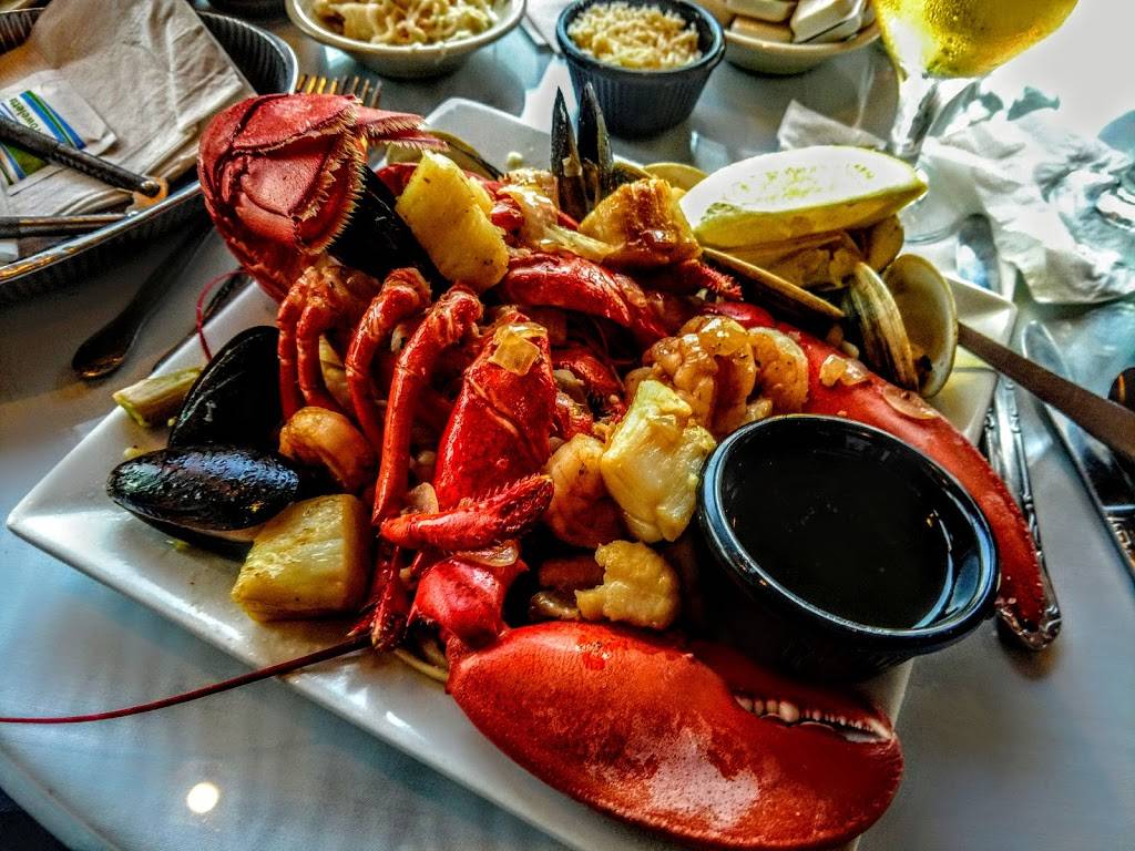 Isaacs | restaurant | 114 Water St, Plymouth, MA 02360, USA | 5088300001 OR +1 508-830-0001