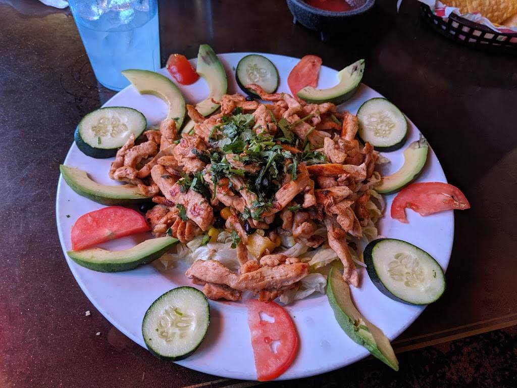 Los Compadres | restaurant | 2825 6th St SW, Cedar Rapids, IA 52404, USA | 3198261870 OR +1 319-826-1870