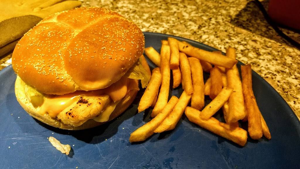 Shake A Burger | restaurant | 107 Brazeau Ave, Oconto, WI 54153, USA | 9208346200 OR +1 920-834-6200