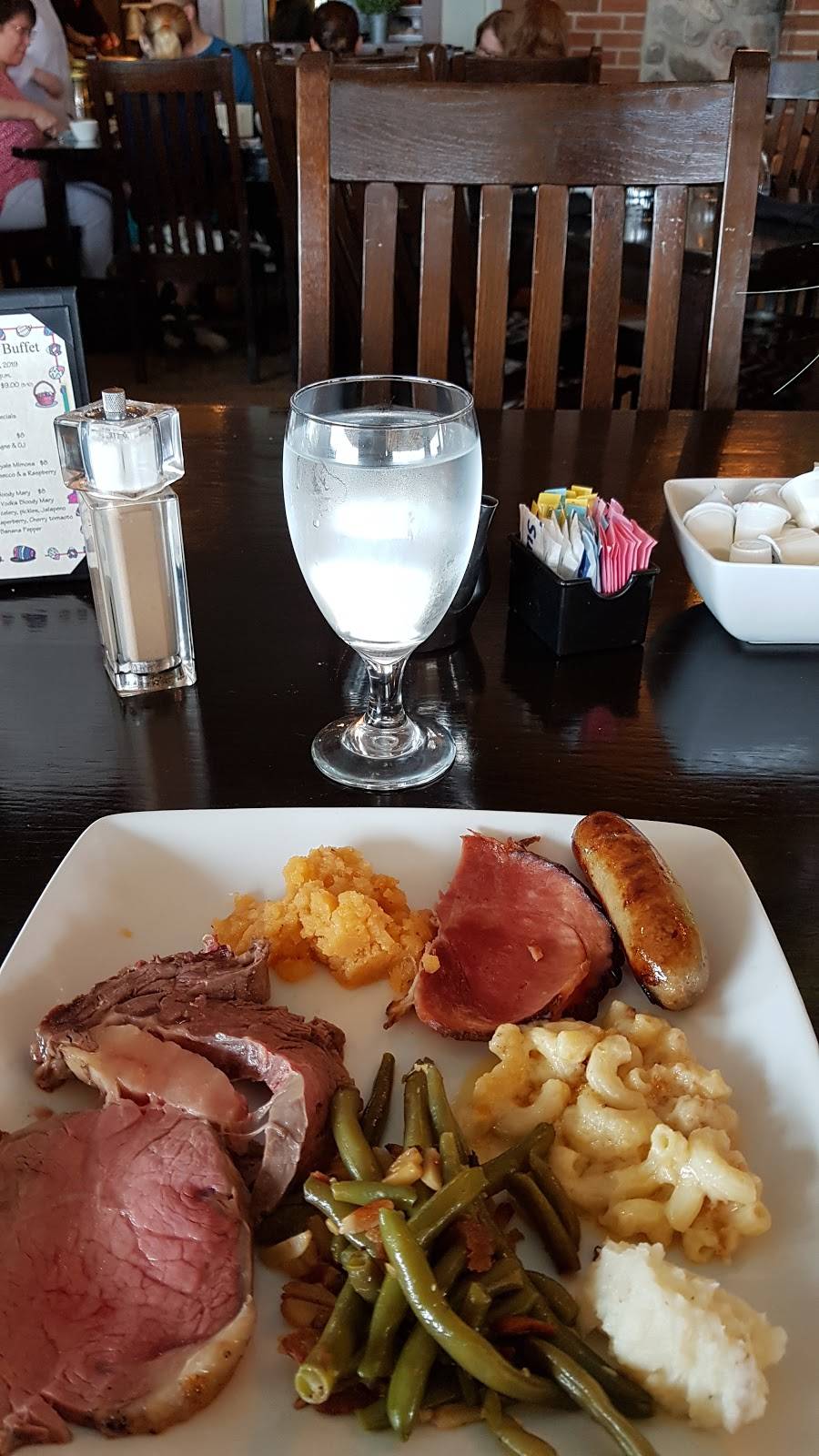 Ellas On The Bay | restaurant | 209 Main St, Morristown, NY 13664, USA | 3153753058 OR +1 315-375-3058