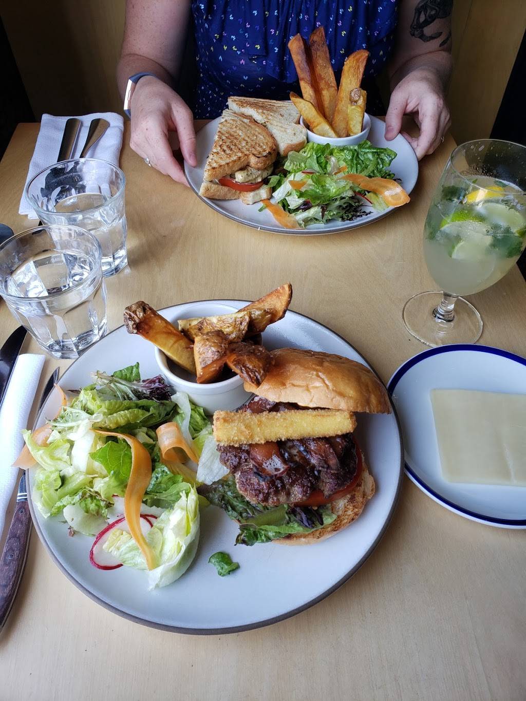 The Rowan | restaurant | 915 Bank St, Ottawa, ON K1S 3W5, Canada | 6137809292 OR +1 613-780-9292