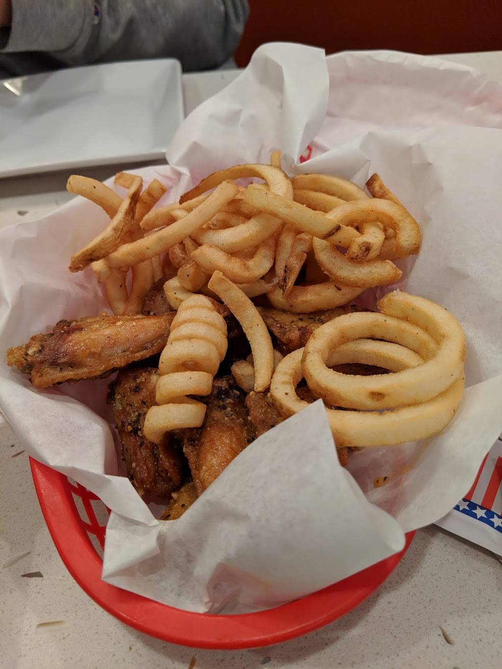 Hot Wings Cafe | cafe | 314 N Brand Blvd, Glendale, CA 91203, USA | 8182474445 OR +1 818-247-4445