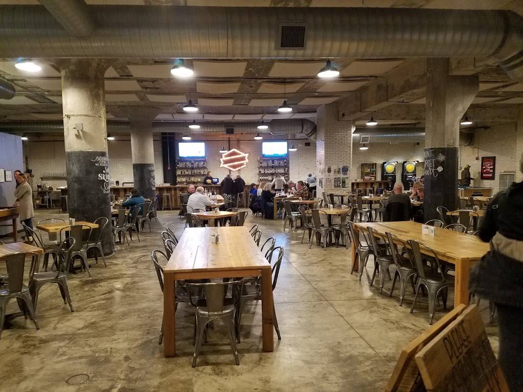 The Old Bakery Beer Company | restaurant | 400 Landmarks Blvd, Alton, IL 62002, USA | 6184631470 OR +1 618-463-1470