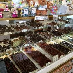 Furlongs Candies & Ice Cream | restaurant | 1355 Boston Providence Hwy, Norwood, MA 02062, USA | 7817624124 OR +1 781-762-4124