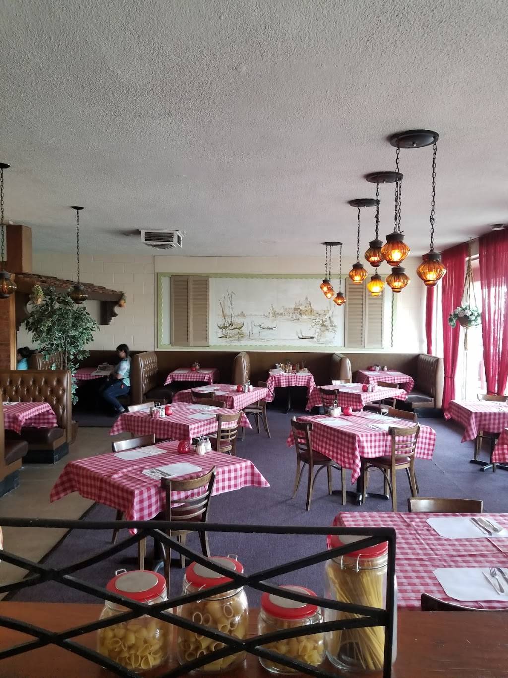 Carusos Italian Restaurant | restaurant | 5626 Menaul Blvd NE, Albuquerque, NM 87110, USA | 5058843050 OR +1 505-884-3050