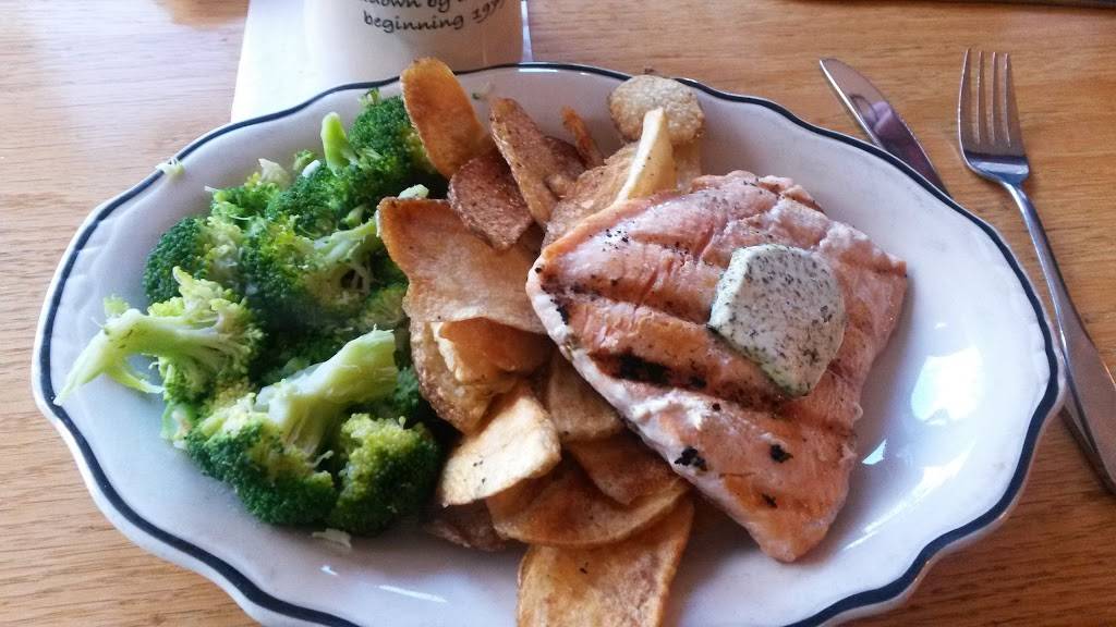 Daniels | restaurant | 48 Main St, Henniker, NH 03242, USA | 6034287621 OR +1 603-428-7621