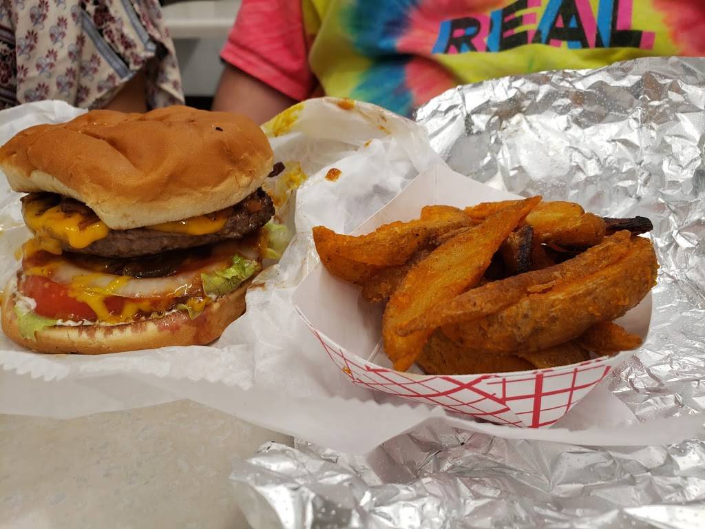 Davis Drug Snack Bar | meal takeaway | 112 S Main St, Columbiana, AL 35051, USA | 2056699449 OR +1 205-669-9449