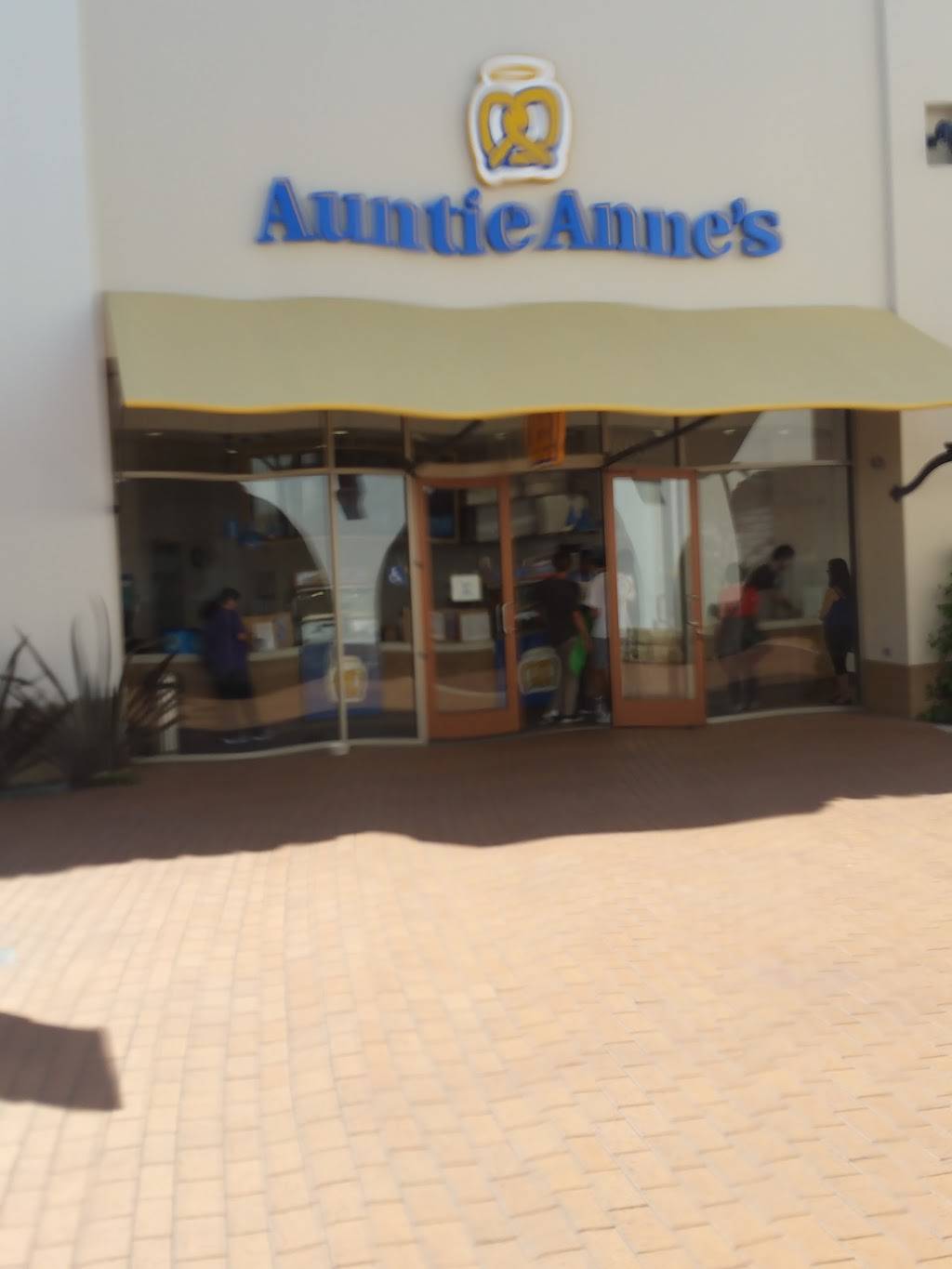 Auntie Annes | cafe | 101 W Avenida Vista Hermosa, San Clemente, CA 92673, USA | 9493616945 OR +1 949-361-6945