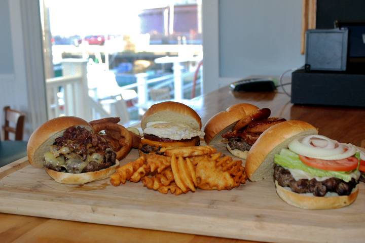 Back Door Burgers & More | restaurant | 36 Homers Wharf, New Bedford, MA 02740, USA | 5087173276 OR +1 508-717-3276