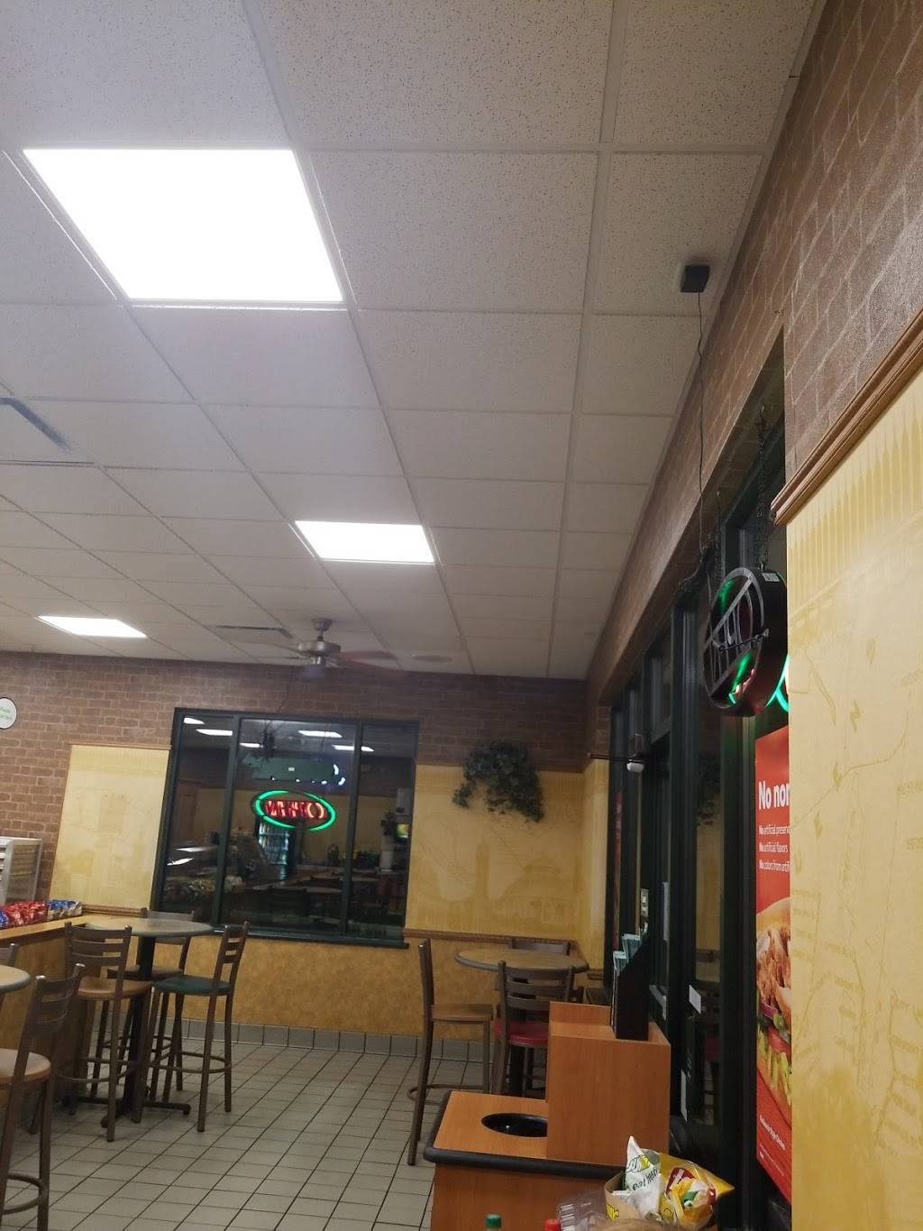 Subway Restaurants | restaurant | 818 Fox Ln, Waterford, WI 53185, USA | 2625142324 OR +1 262-514-2324