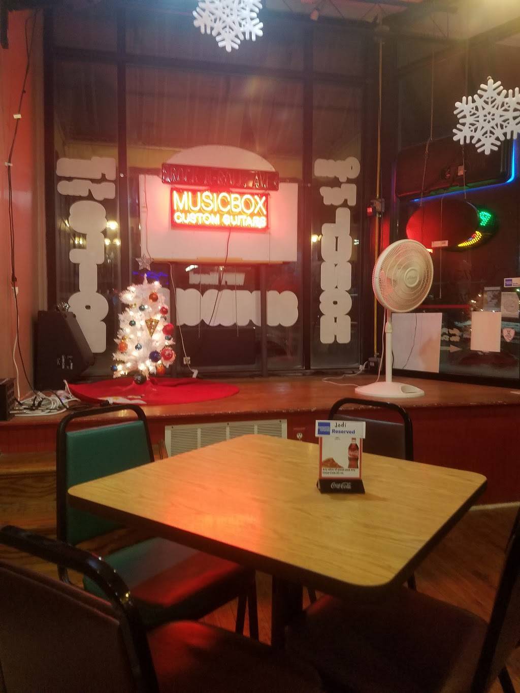 Gonzos Rock & Roll Pizzeria | restaurant | 9 N Main St, Sandwich, IL 60548, USA | 8157863322 OR +1 815-786-3322