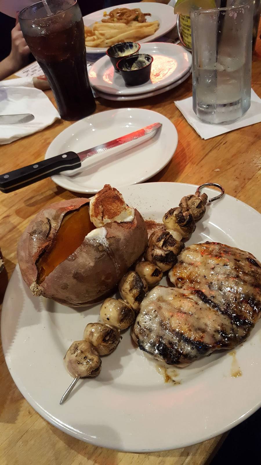 Logans Roadhouse | restaurant | 2621 SW 19th Avenue Rd, Ocala, FL 34474, USA | 3522919450 OR +1 352-291-9450