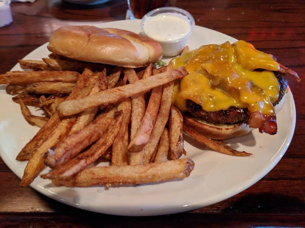 Moes Crosstown Tavern | restaurant | 714 Rutledge Ave, Charleston, SC 29403, USA | 8436410469 OR +1 843-641-0469