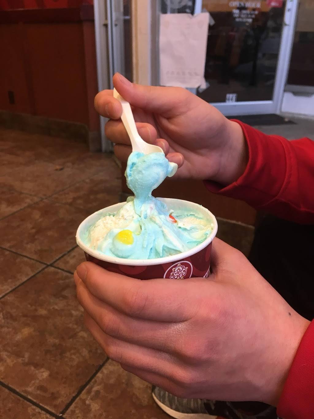 Cold Stone Creamery | bakery | 441 Broadway, Westwood, NJ 07675, USA | 2017220272 OR +1 201-722-0272