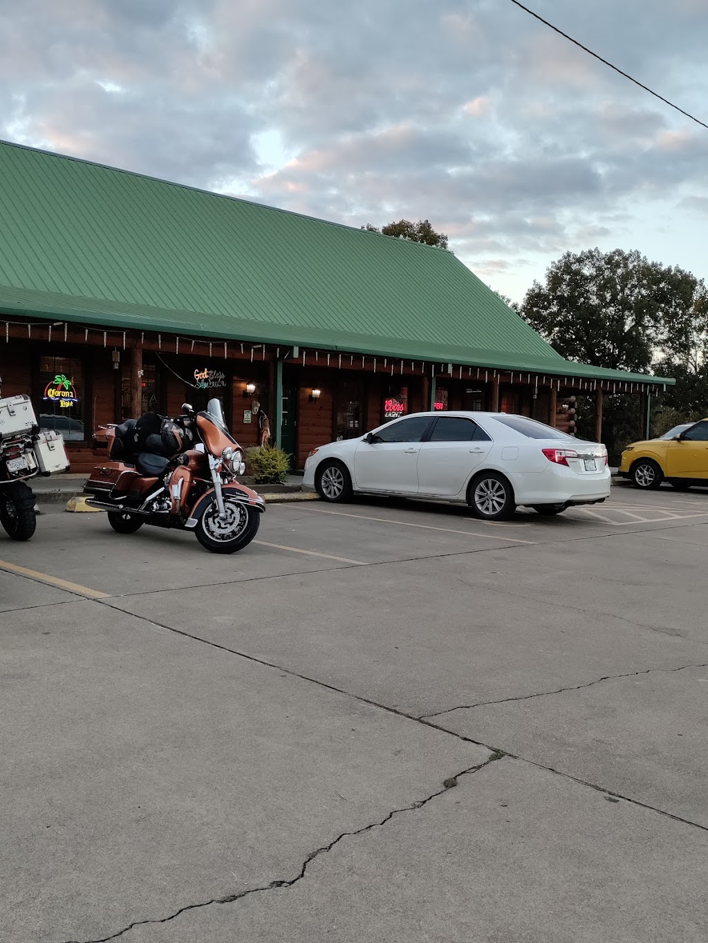 Oaks Steak House & Gifts | restaurant | 2204 S Park Dr, Broken Bow, OK 74728, USA | 5805845266 OR +1 580-584-5266