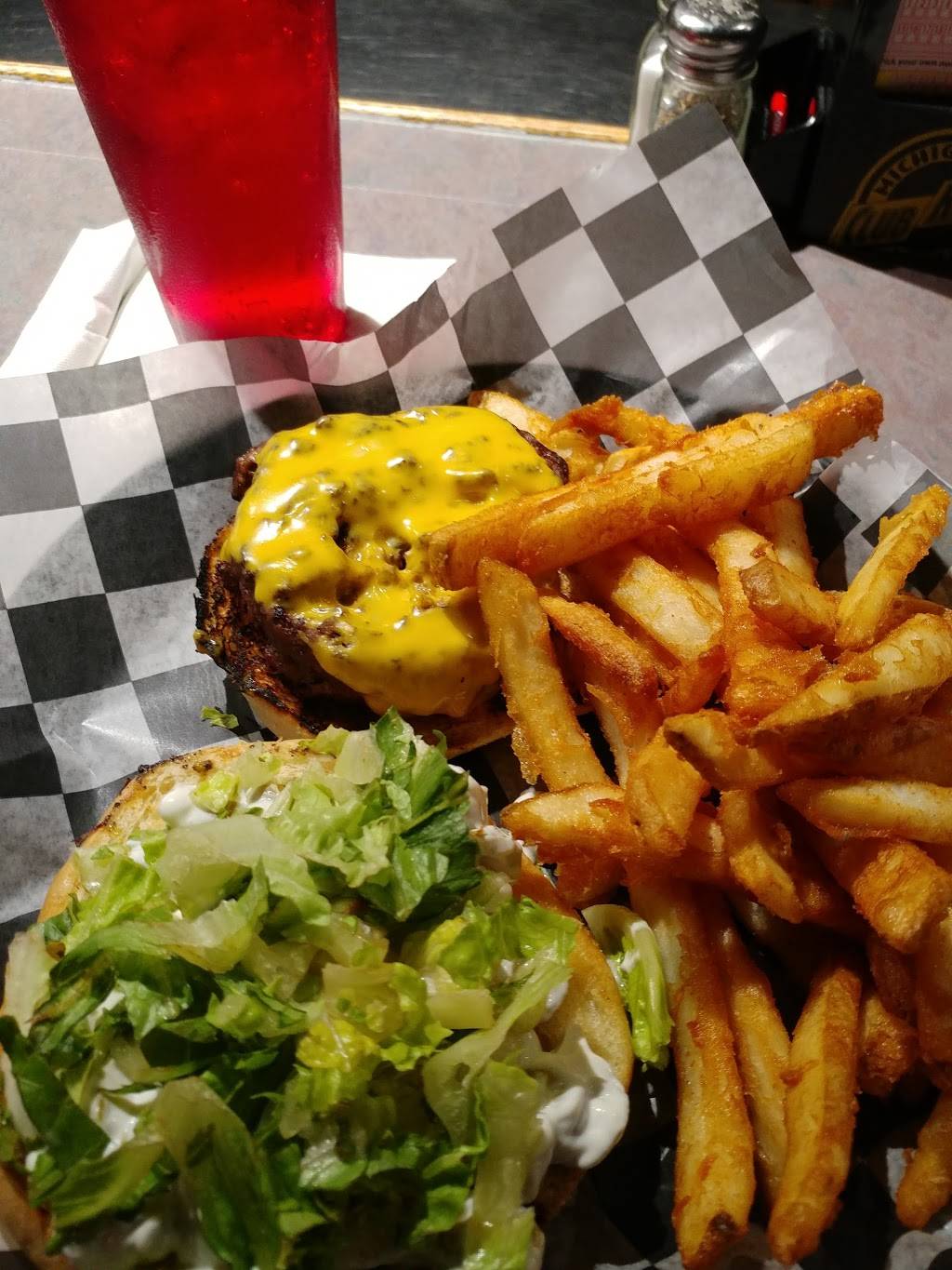 Charlies Bar & Grill | restaurant | 116 Lansing Rd, Potterville, MI 48876, USA | 5176452590 OR +1 517-645-2590