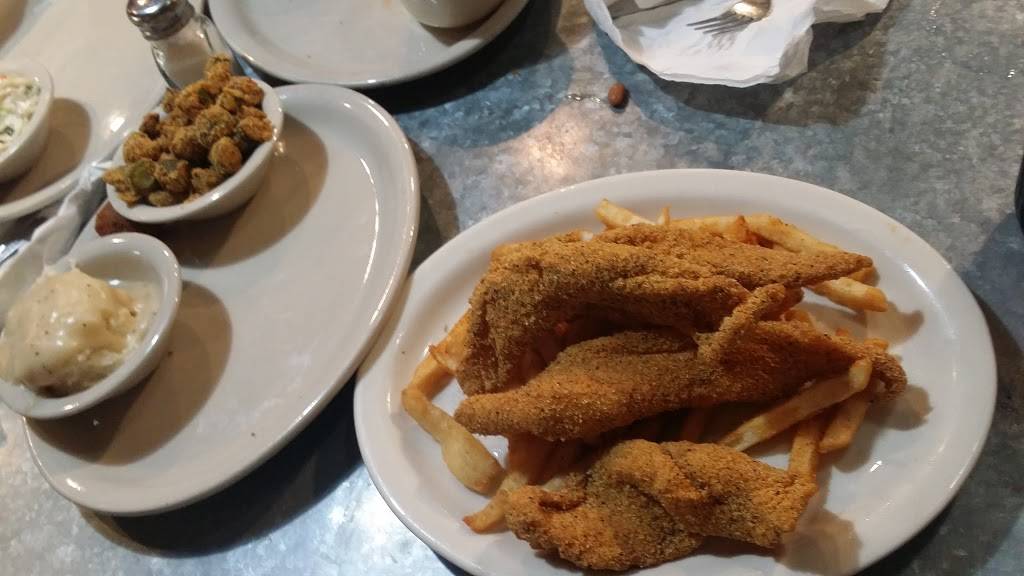 HushPuppies Catfish and Seafood Restaurant | restaurant | 721 Fairpark Dr, Henderson, TX 75654, USA | 9036557933 OR +1 903-655-7933