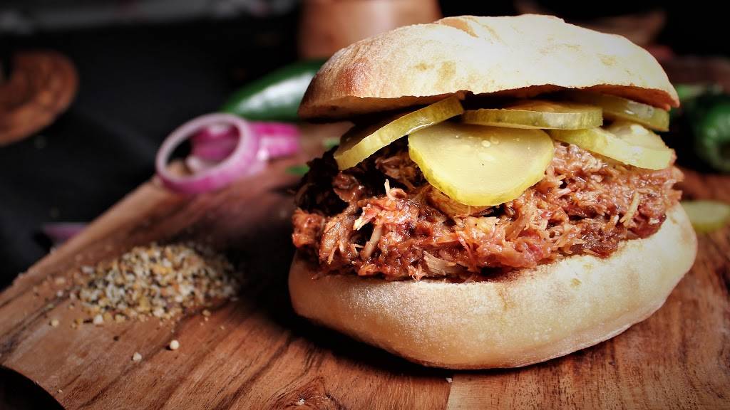 Moes BBQ | restaurant | 2446 Bank St, Ottawa, ON K1V 1A4, Canada | 6136951786 OR +1 613-695-1786