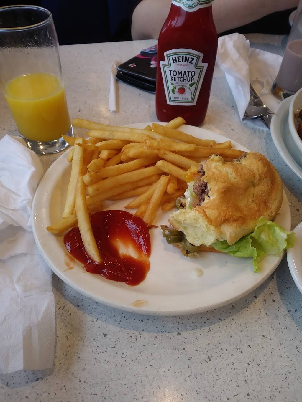 Russ Restaurant | restaurant | 2750 28th St SE, Grand Rapids, MI 49512, USA | 6169498631 OR +1 616-949-8631